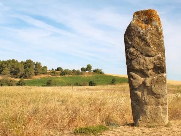 Les Environs menhir malves